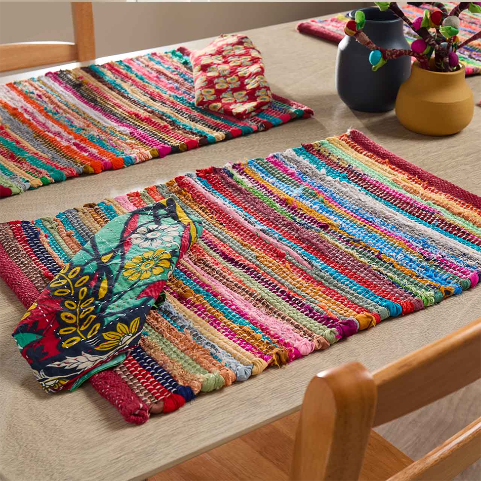 Set of 4 placemats made of colorful recycled sari remnants