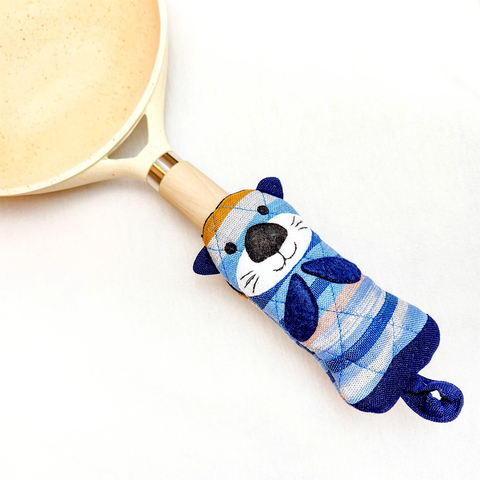 Blue and white cotton skillet handle holder sea otter design