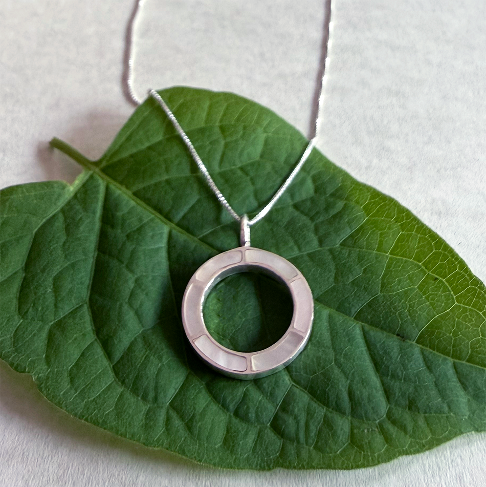 Mother-of-pearl Inlay Circle Necklace - Sterling Silver, Indonesia