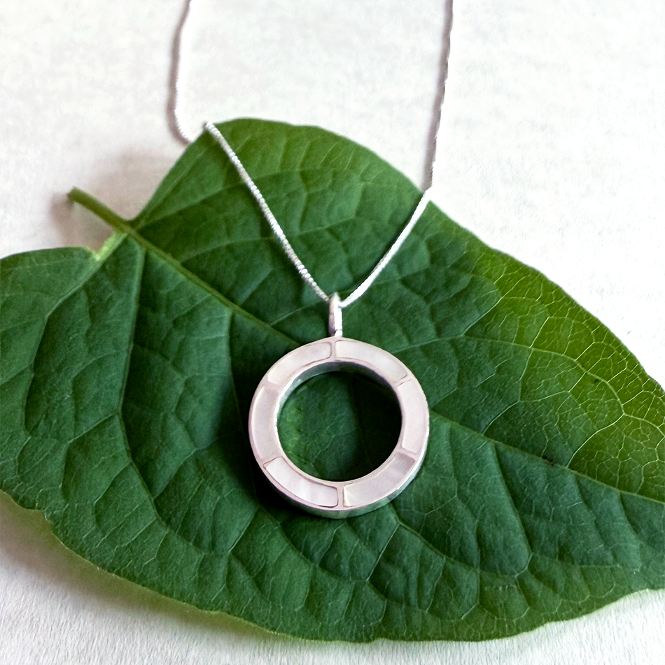 Mother-of-pearl Inlay Circle Necklace - Sterling Silver, Indonesia