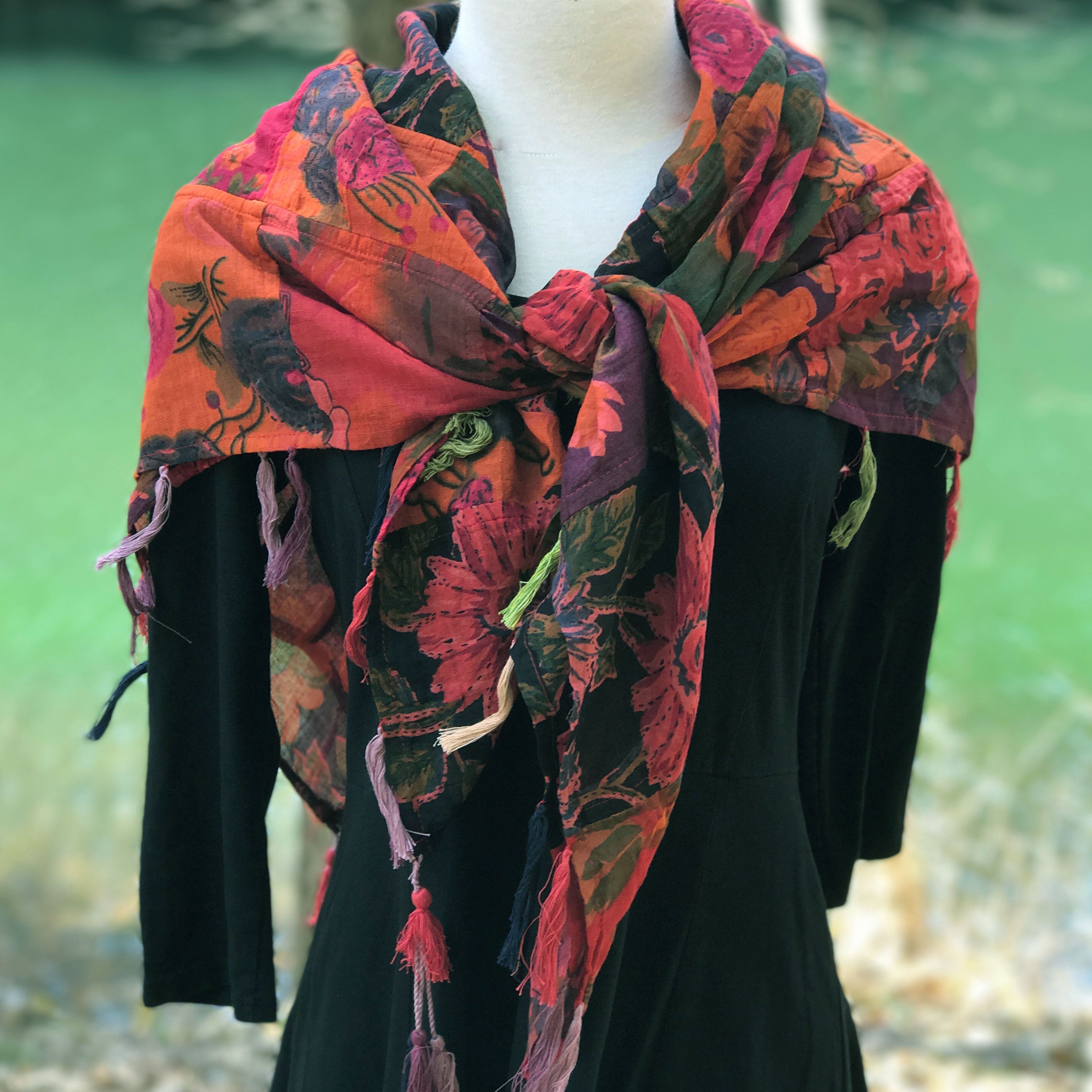 Red white clearance black scarf