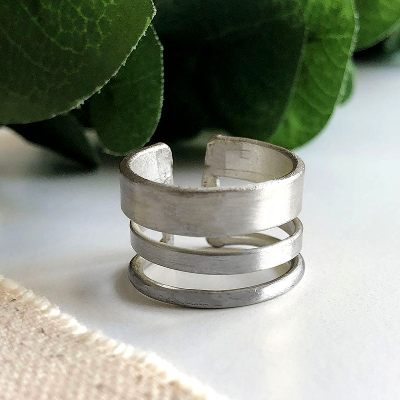 Sterling silver triple band ring deals