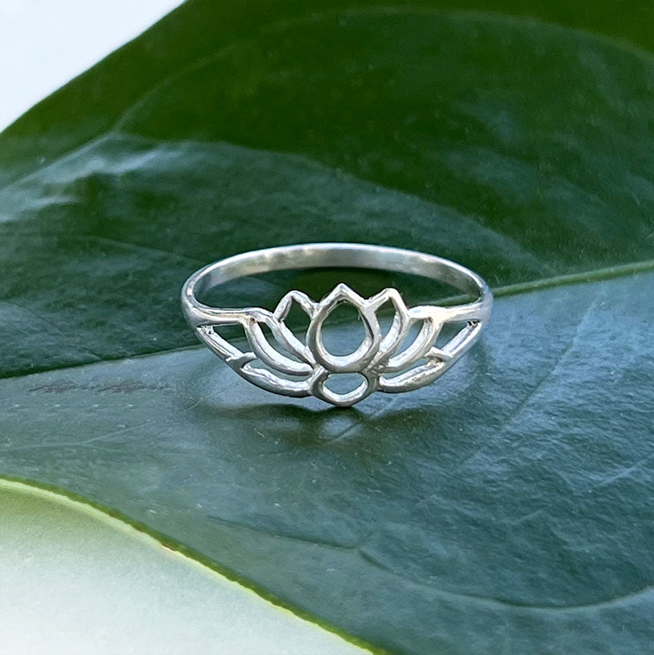 Petit Lotus Ring - Sterling Silver, Indonesia